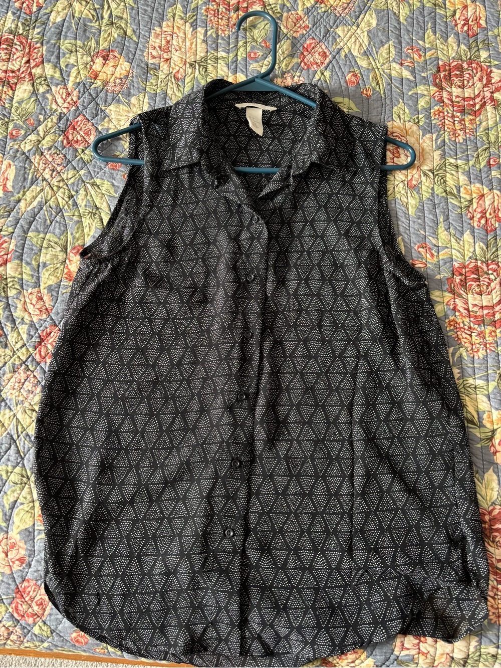 H&M Black and White Sleeveless Printed Blouse